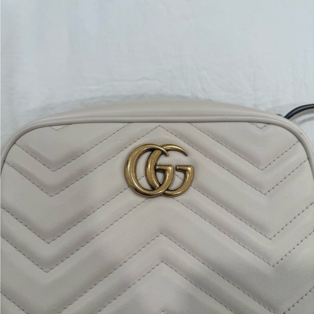 Gucci GG Marmont Camera Bag
Matelasse Mini White - Picture 11 of 13